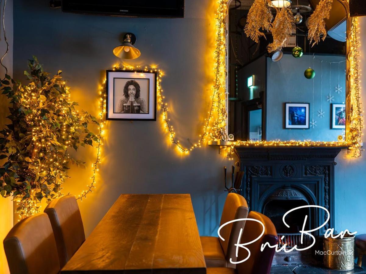 Bru Bar & Hostel コーク エクステリア 写真