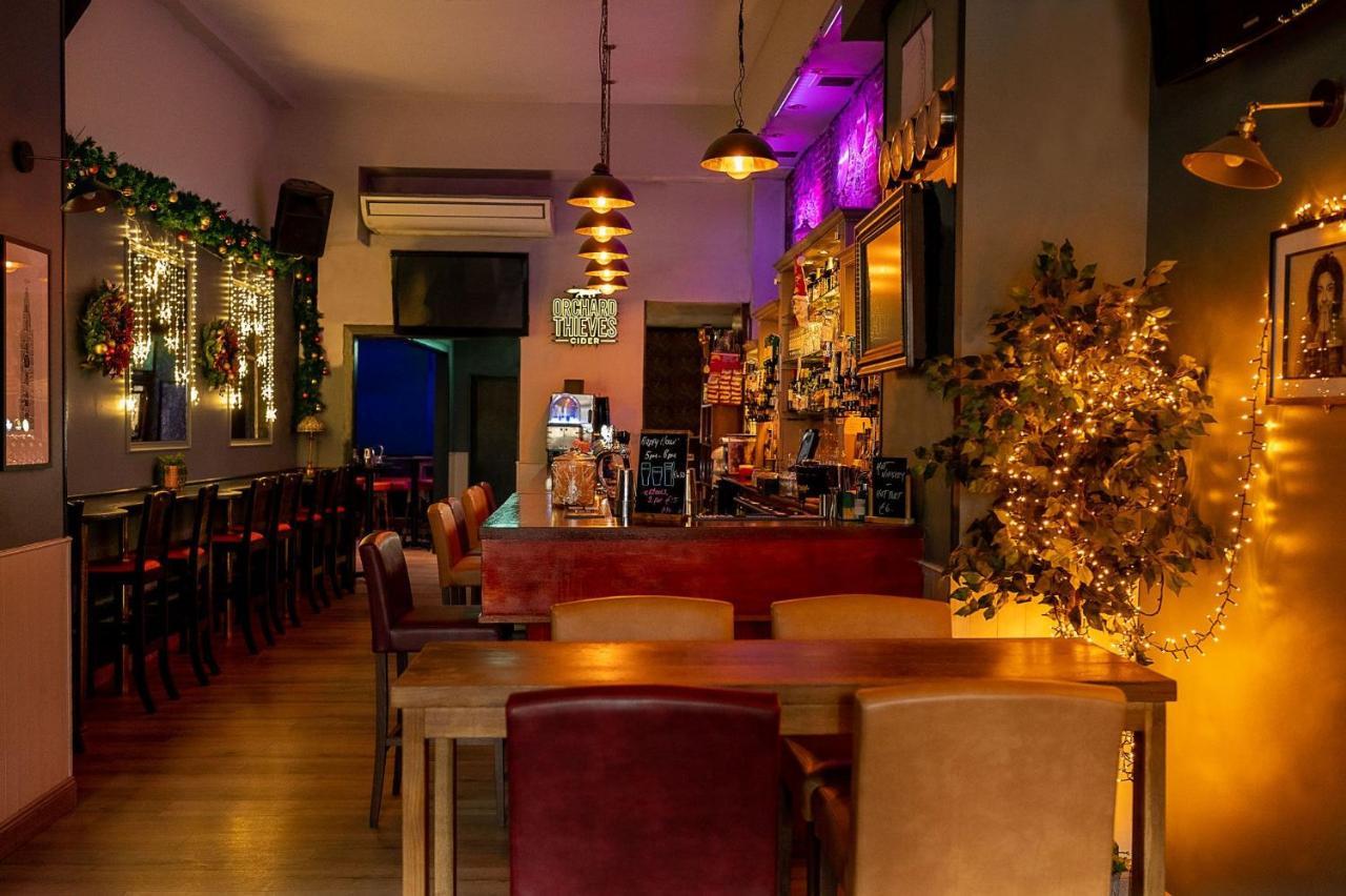 Bru Bar & Hostel コーク エクステリア 写真