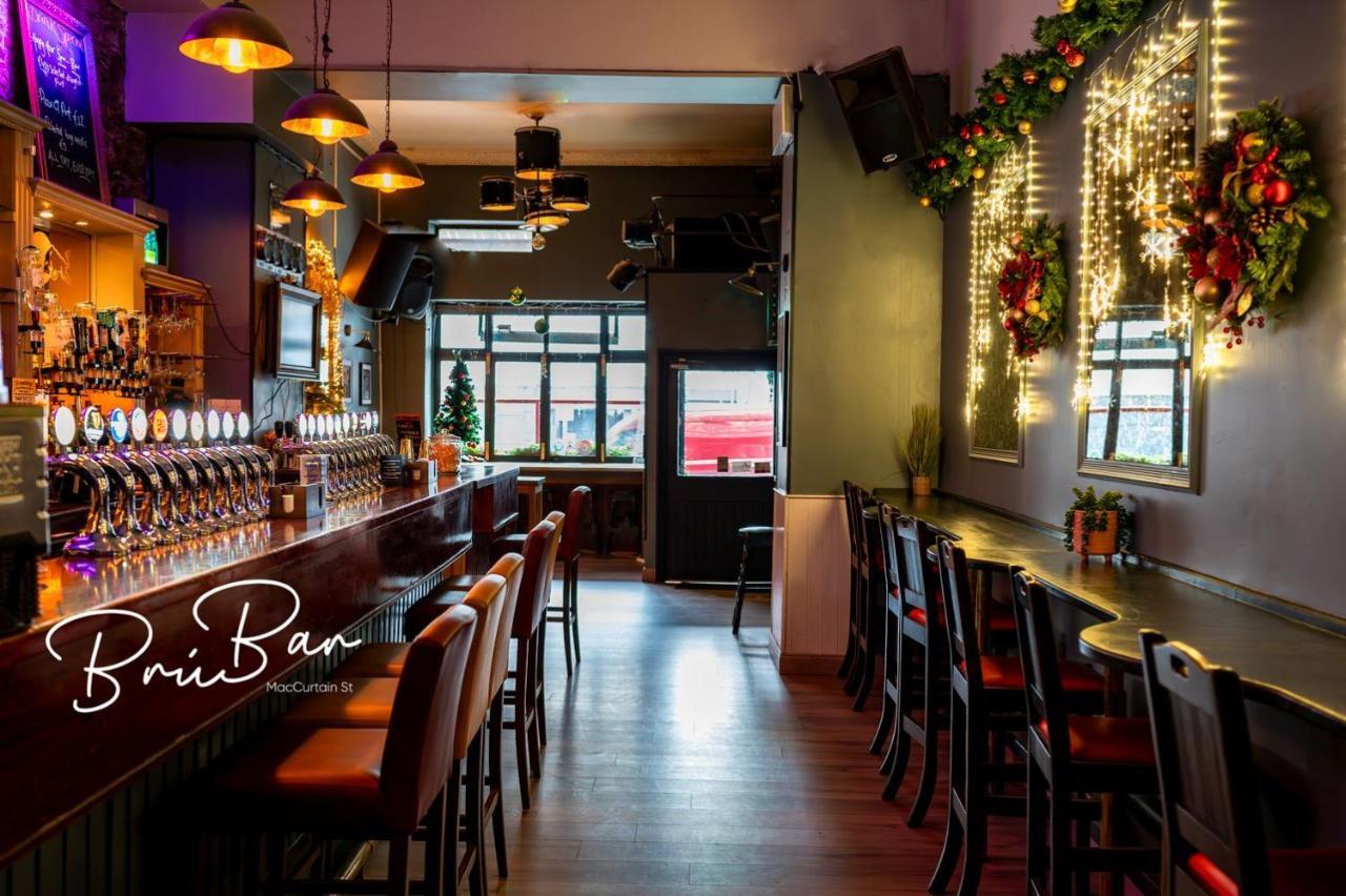 Bru Bar & Hostel コーク エクステリア 写真